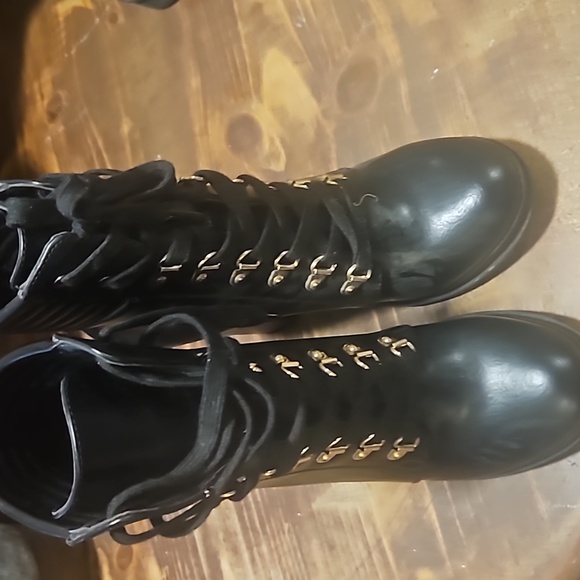 Boots - Picture 2 of 7